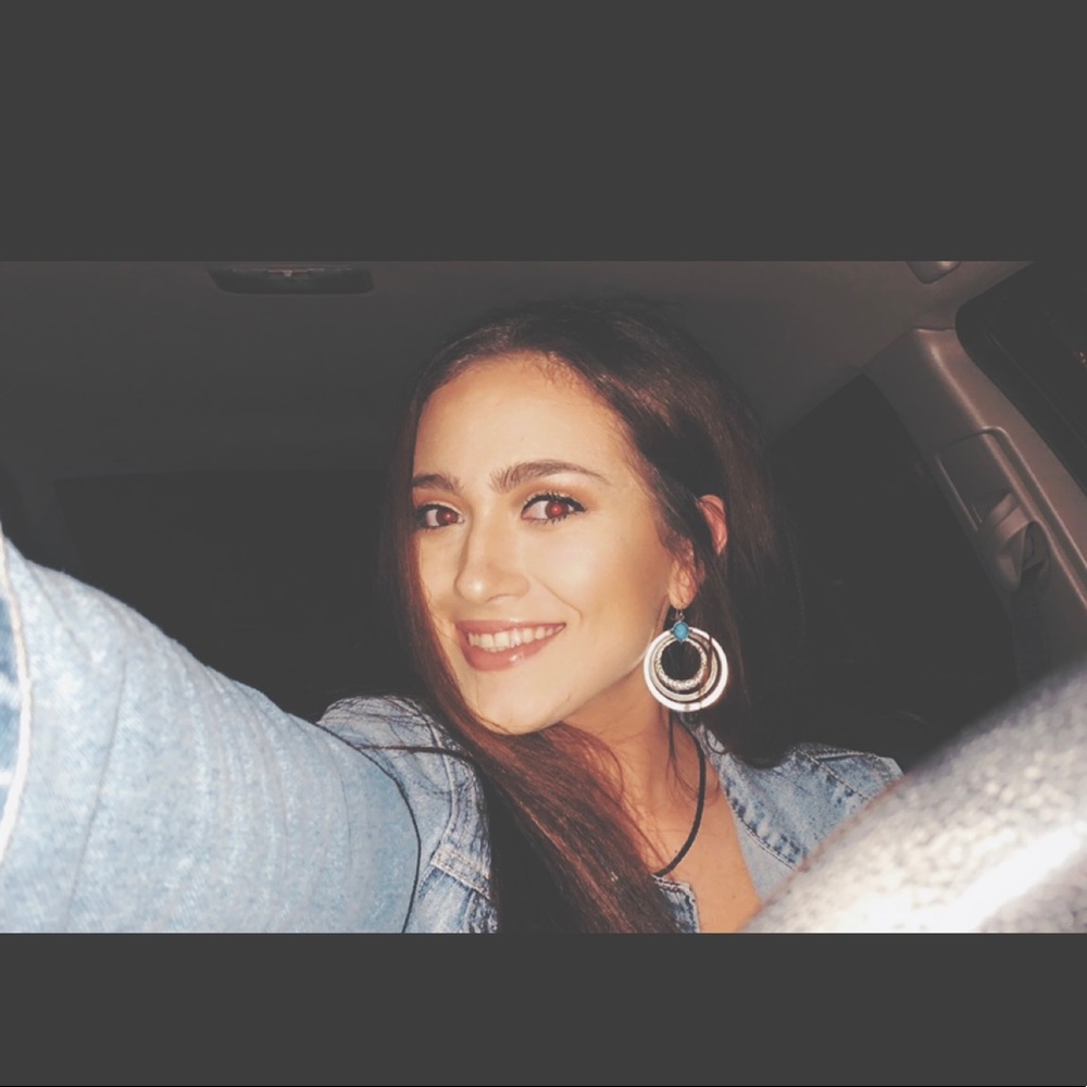 Meet your Posher, Alexandra